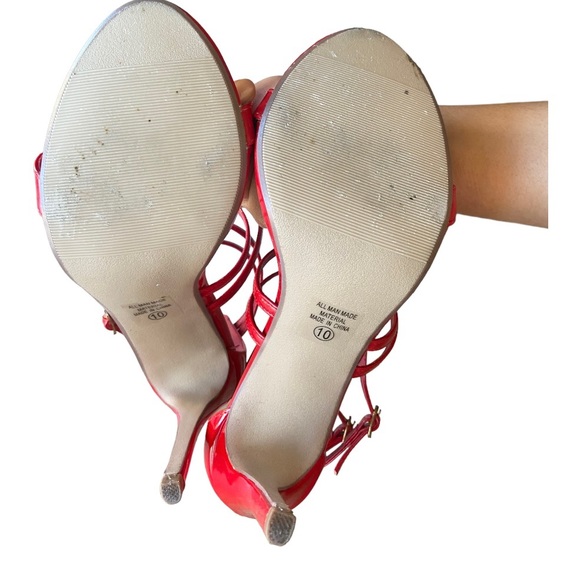 Red strapped heels - Picture 4 of 4